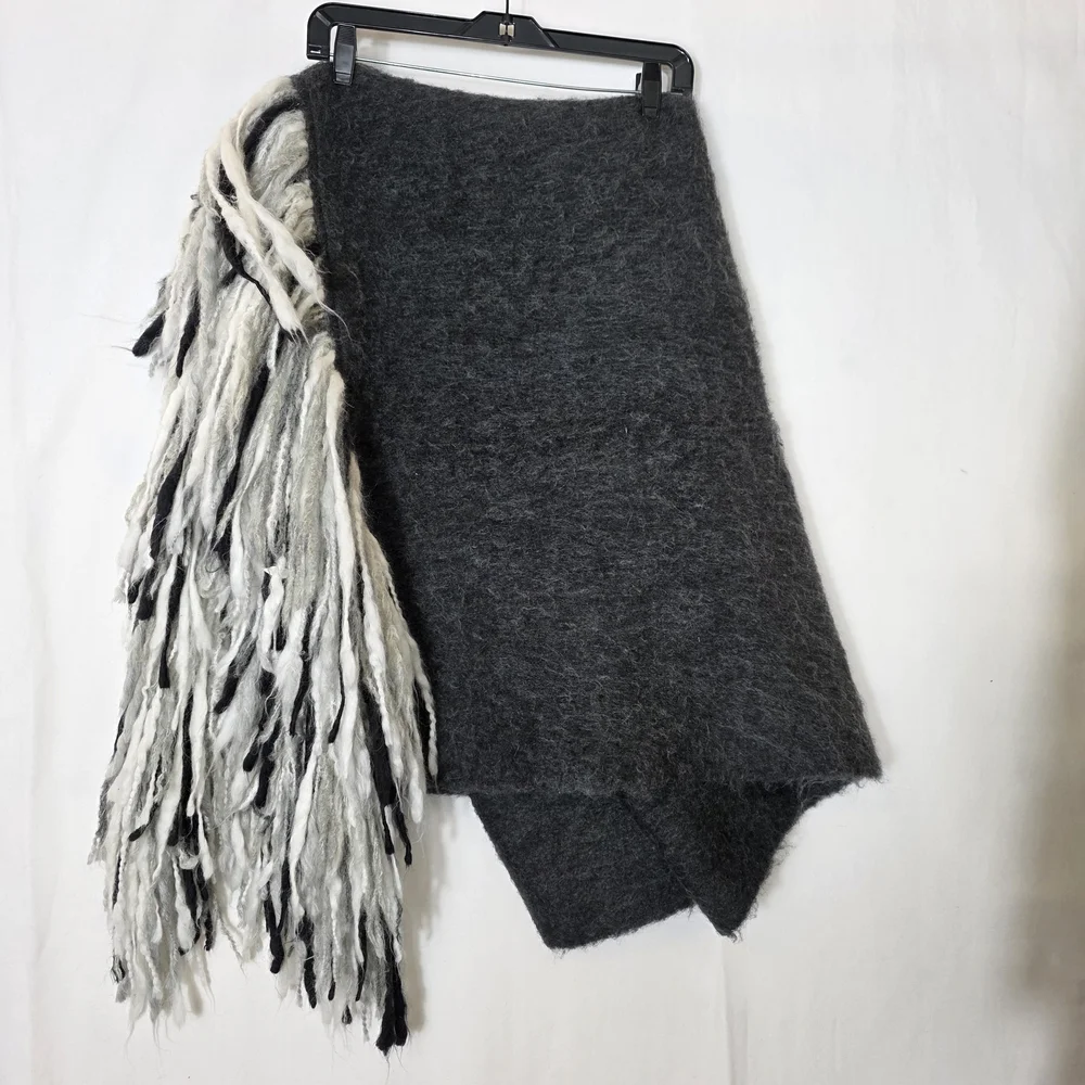 Merben Inc. handwoven Fringed hesther Black and White Throw Blanket - Picture 8 of 8